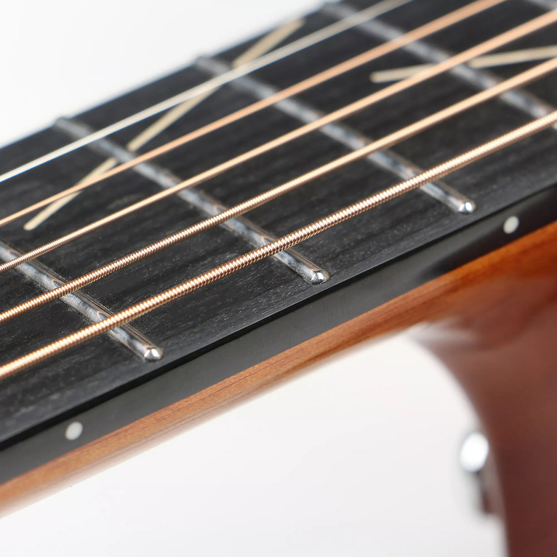 2101 5 High-End Acoustic Guitars