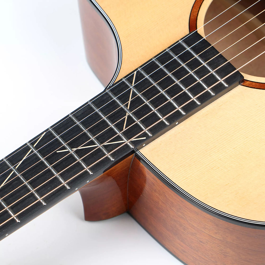 2101 6 High-End Acoustic Guitars