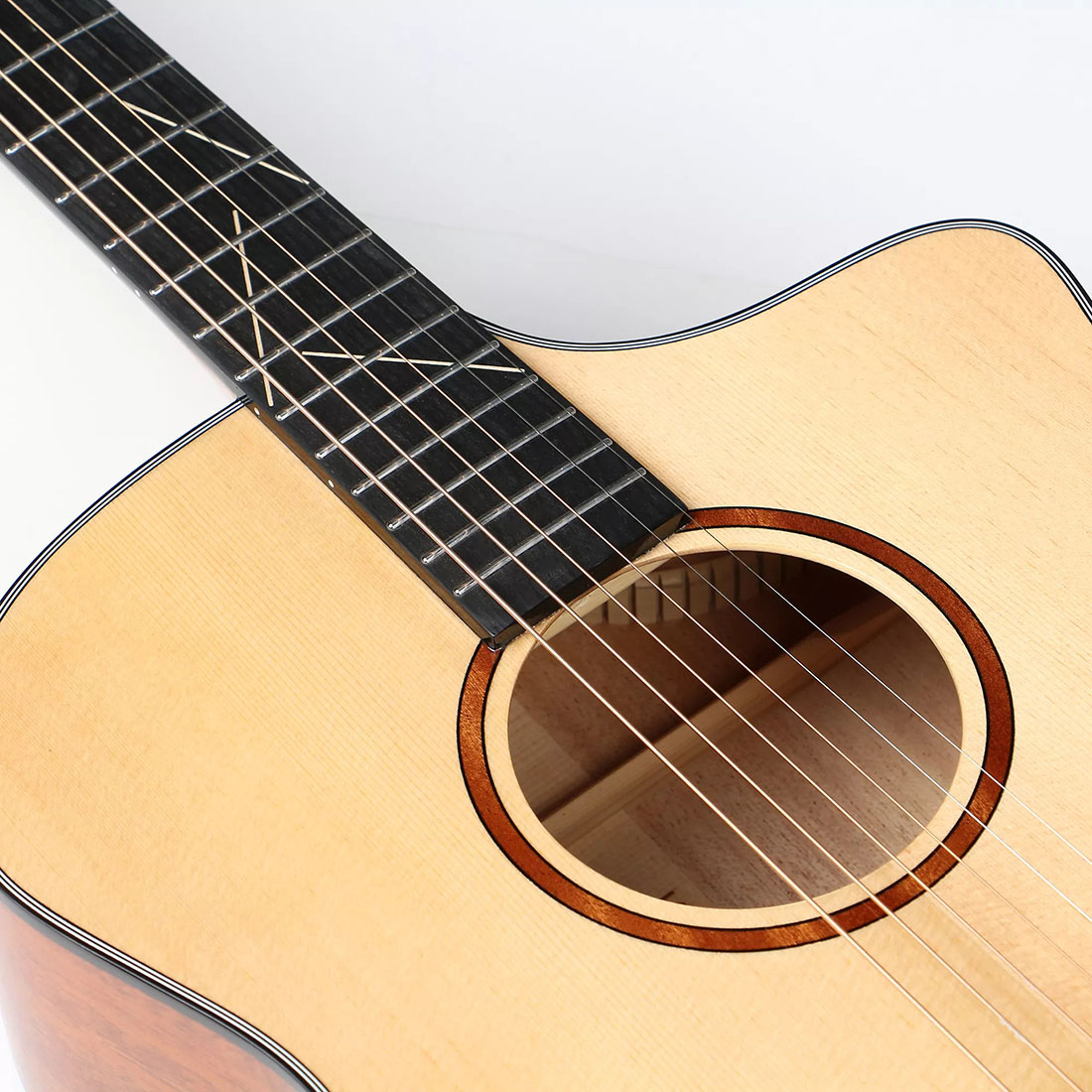 2101 7 High-End Acoustic Guitars