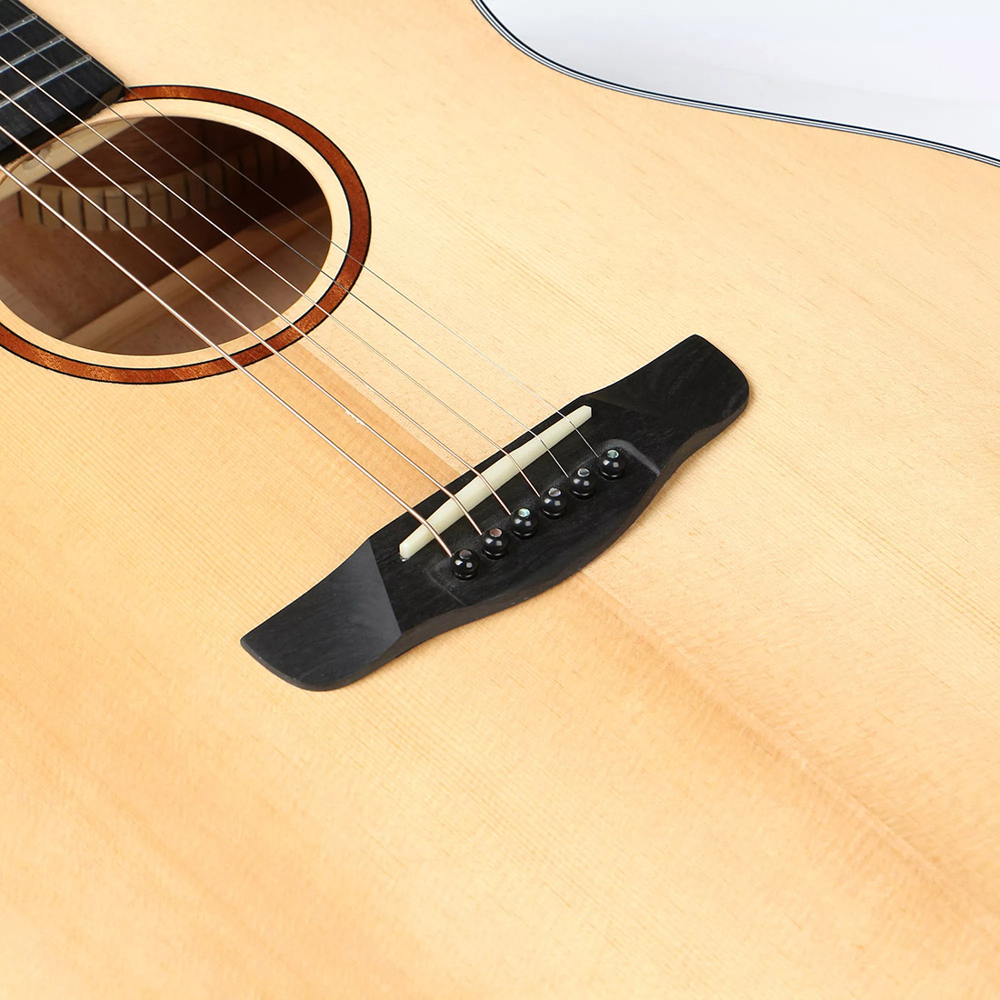 2101 8 High-End Acoustic Guitars