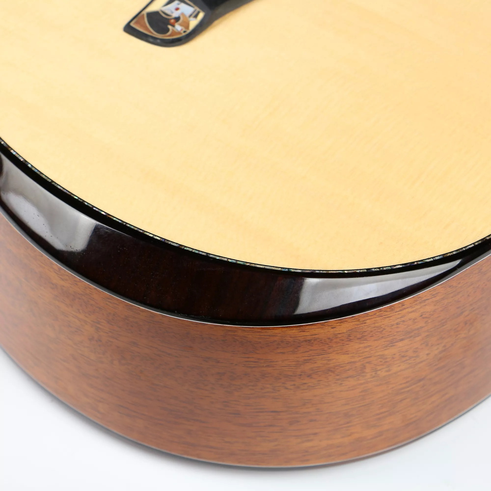 High-End Acoustic Guitars